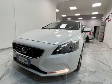 Volvo V40 D2 1.6 Momentum Unipro 2015