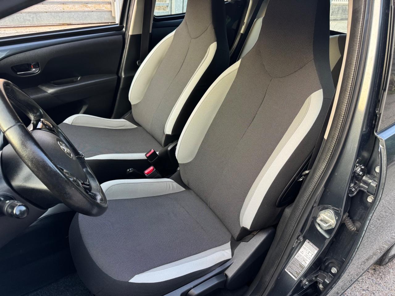 Toyota Aygo retrocamera tagliandata Neopatentati