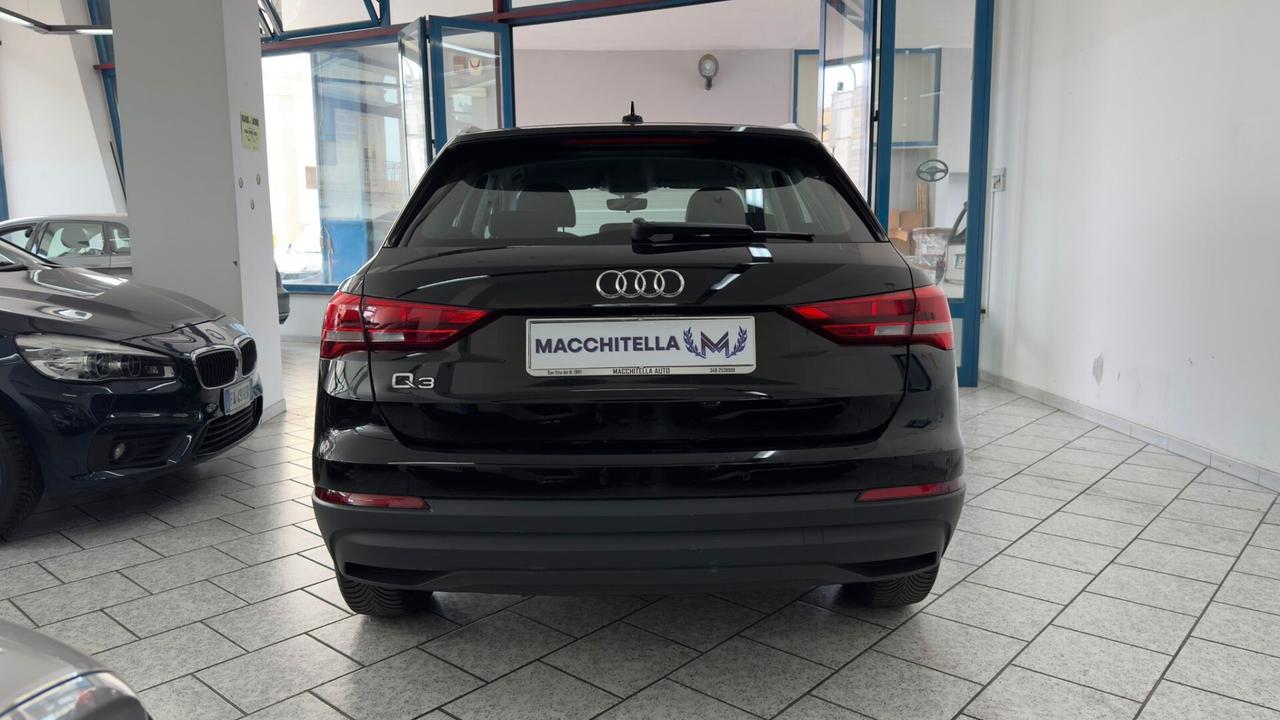 Audi Q3 35 TDI S tronic Business