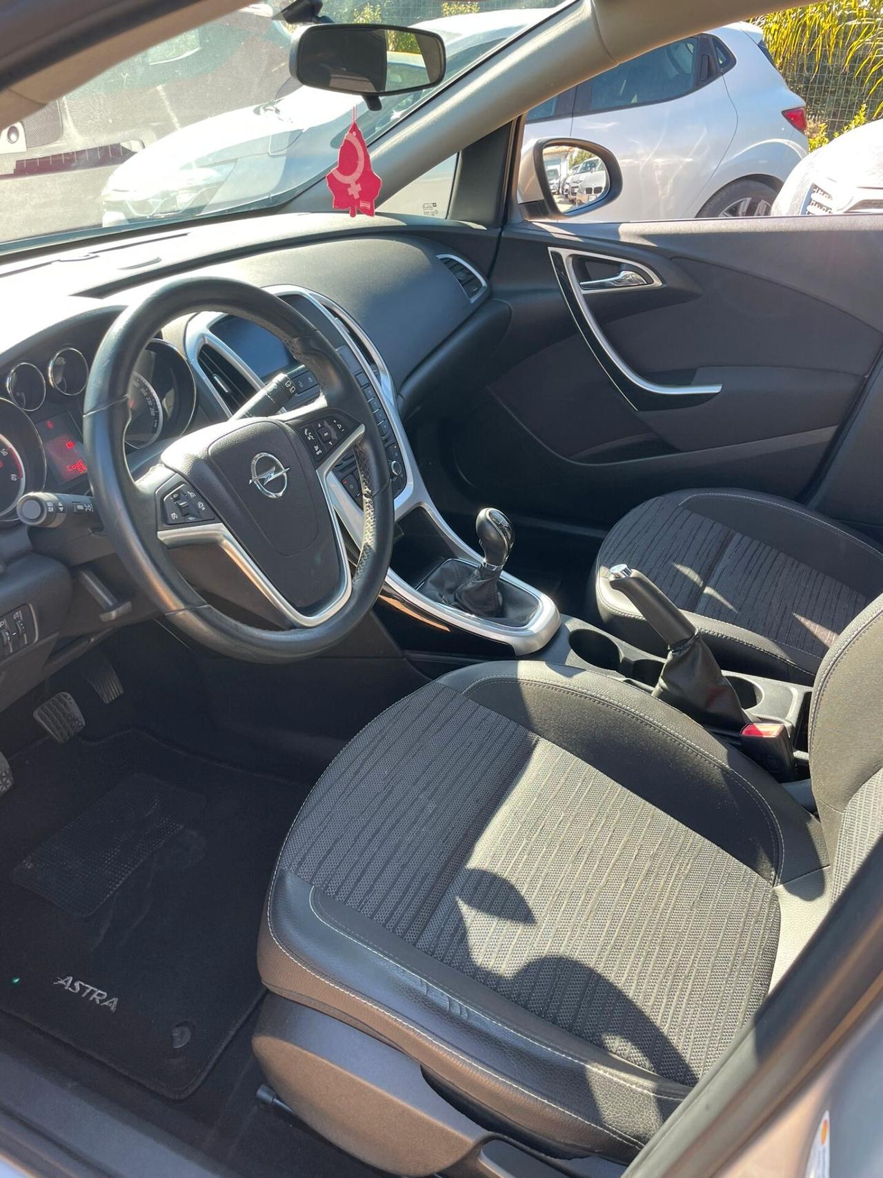 Opel Astra "Finanziabile Senza Busta Paga"