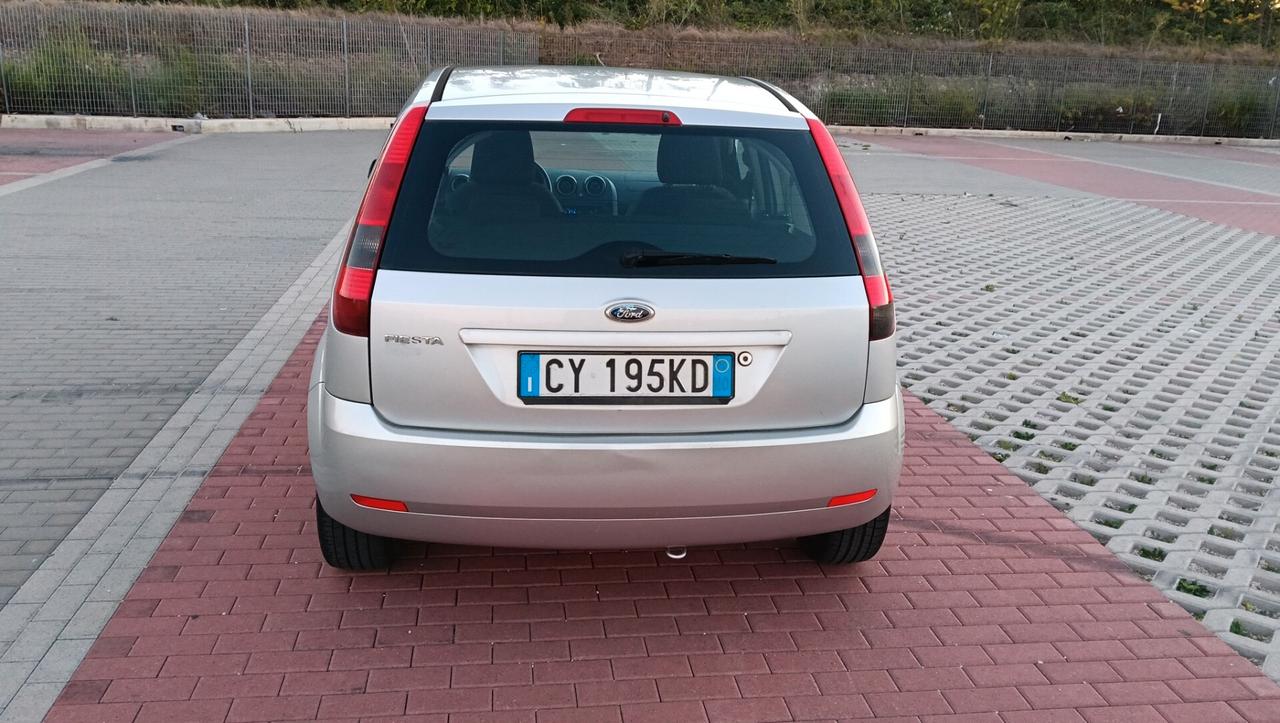 FORD FIESTA 1.2 BENZ -2005