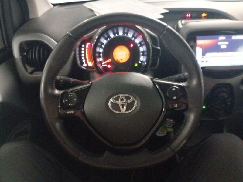 Toyota Aygo Aygo Connect 1.0 VVT-i 72 CV 5 porte x-play