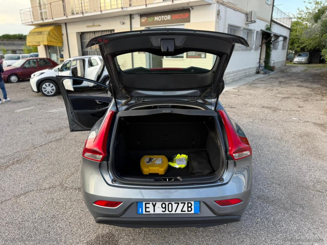 VOLVO V40 D2 Momentum