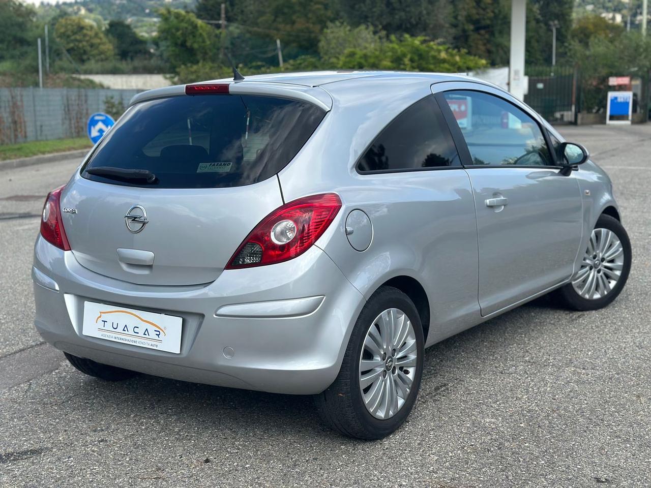 Opel Corsa Cosmo 1.2 Eco FLEX #6774