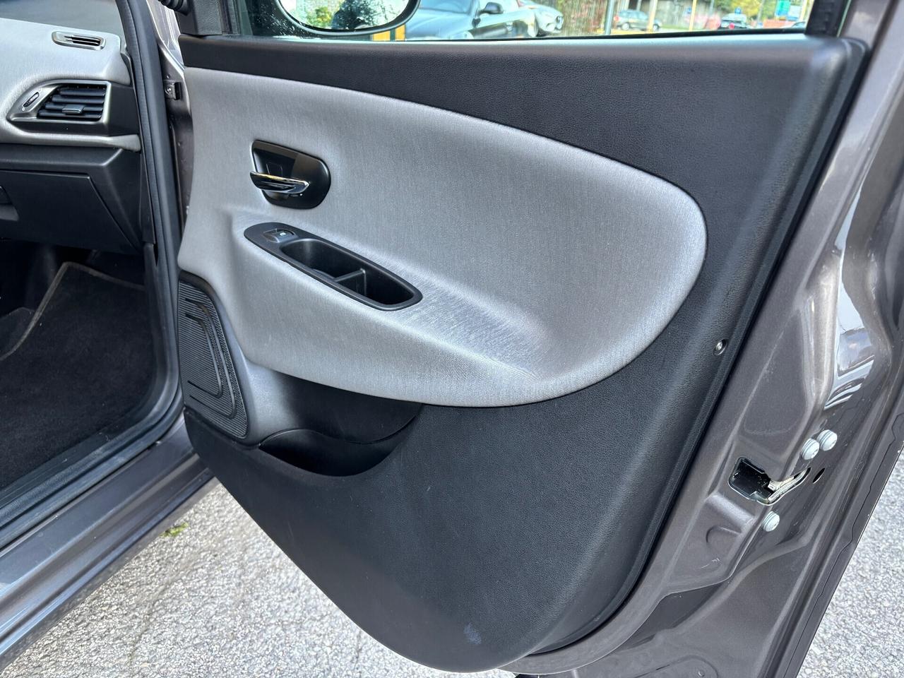 Lancia Ypsilon 1.3 MJT 5 porte OK Neopatentati