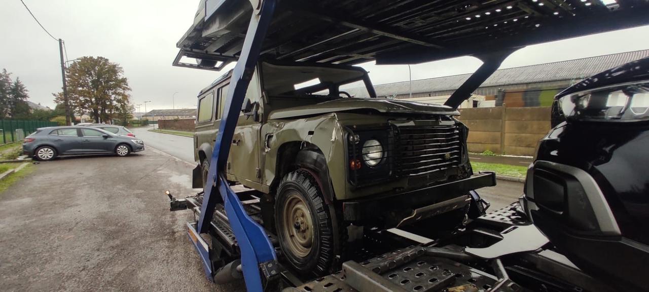 Land Rover Defender 110 2.4 TD4 Station Wagon SE