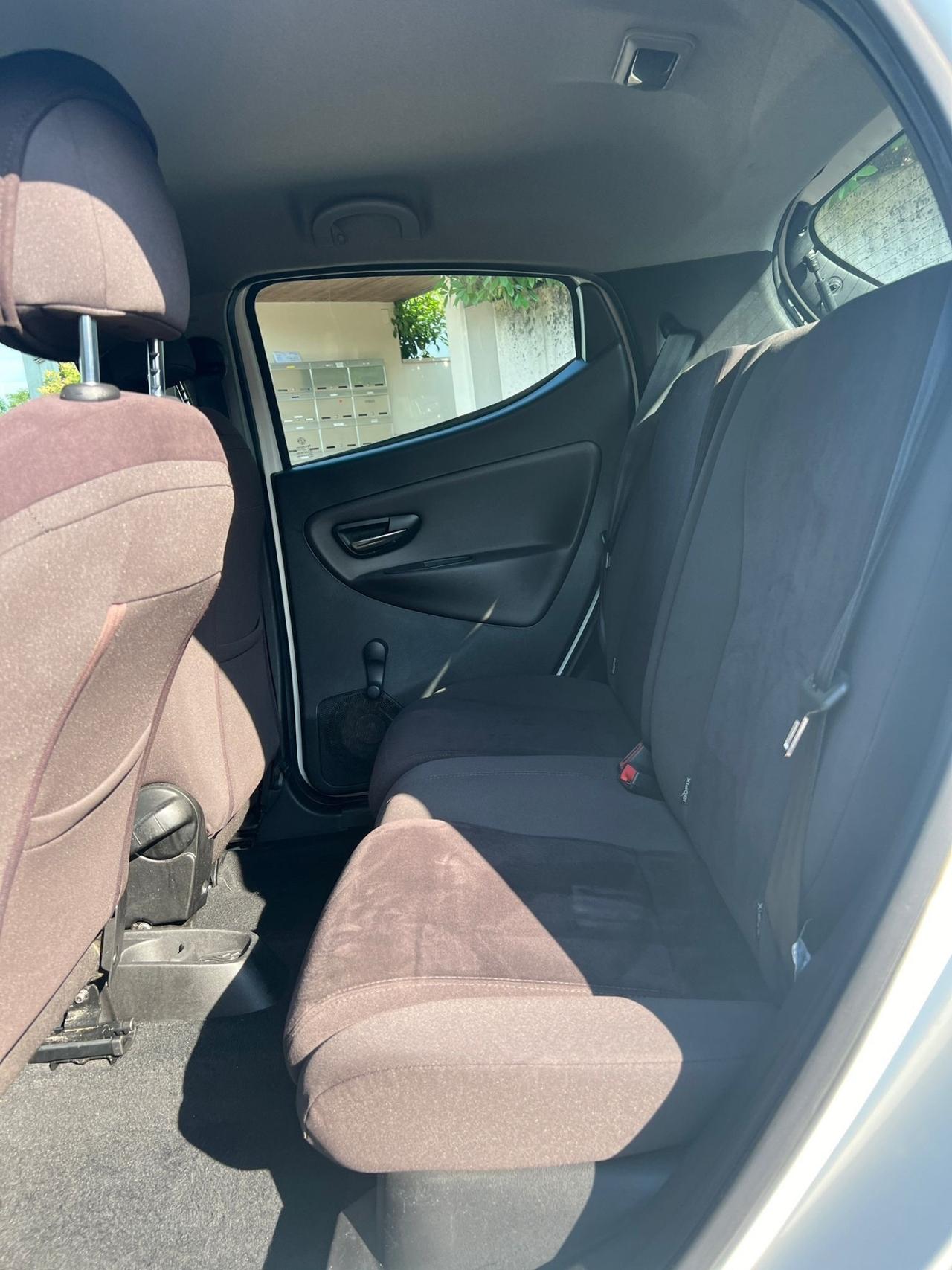 Lancia Ypsilon 0.9 TwinAir 85 CV 5 porte Metano Ecochic Gold