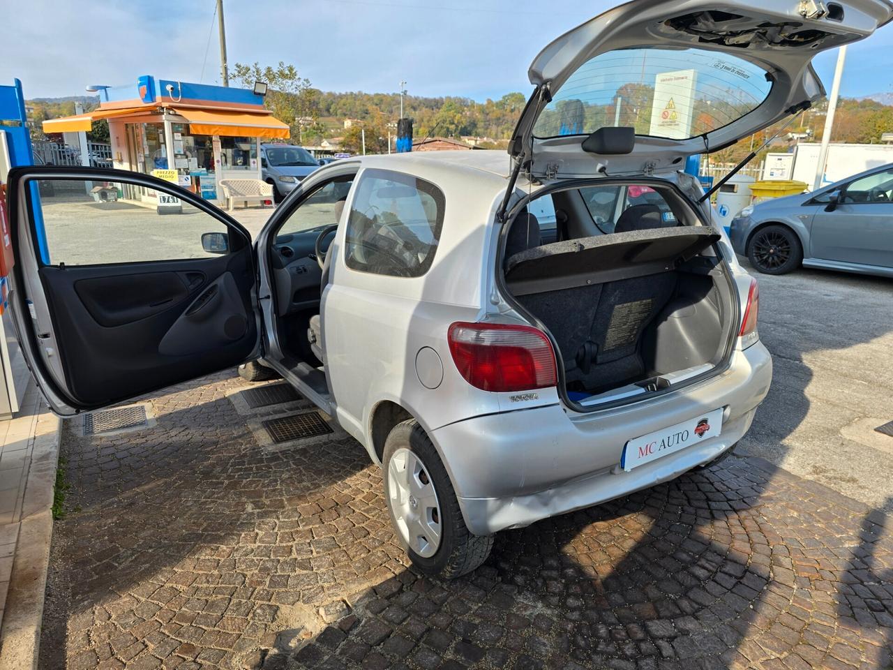 Toyota Yaris 1.0 3porte con 325.000km NEOPATENTATI ok