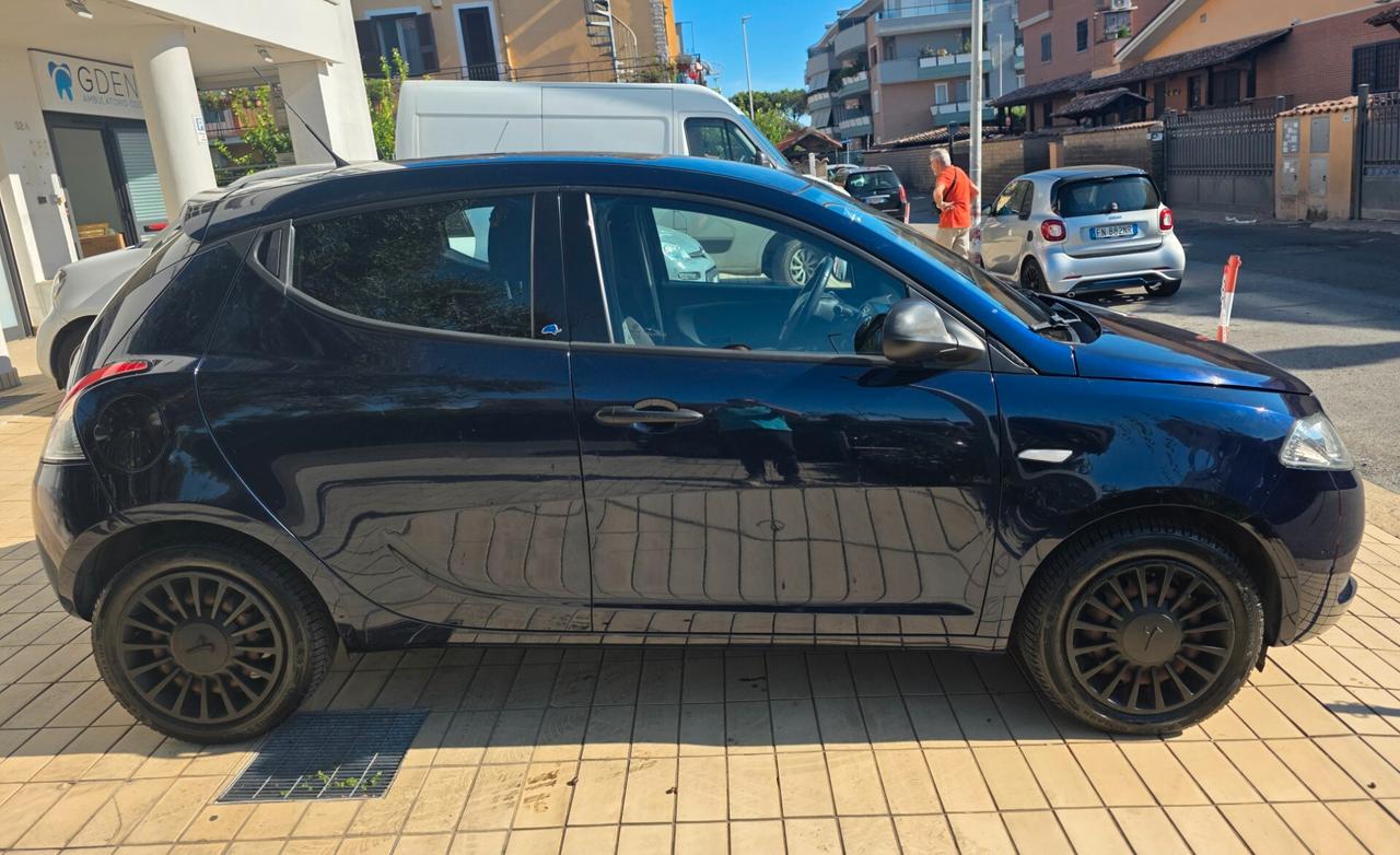 Lancia Ypsilon 1.2 69 CV 5 porte GPL Ecochic Elefantino Blu