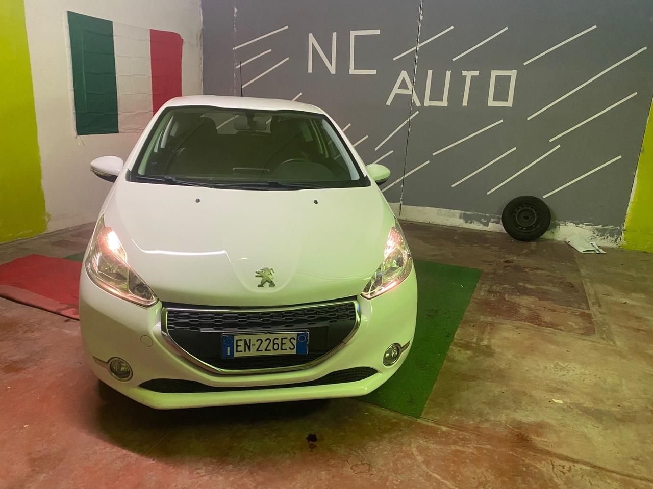 Peugeot 208 1.4 HDi 68 CV 3 porte Allure