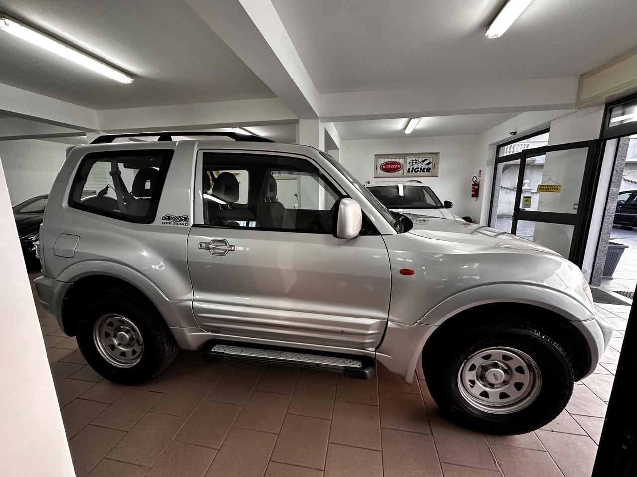 Mitsubishi Pajero 2.5 TDI 3p. GLS1