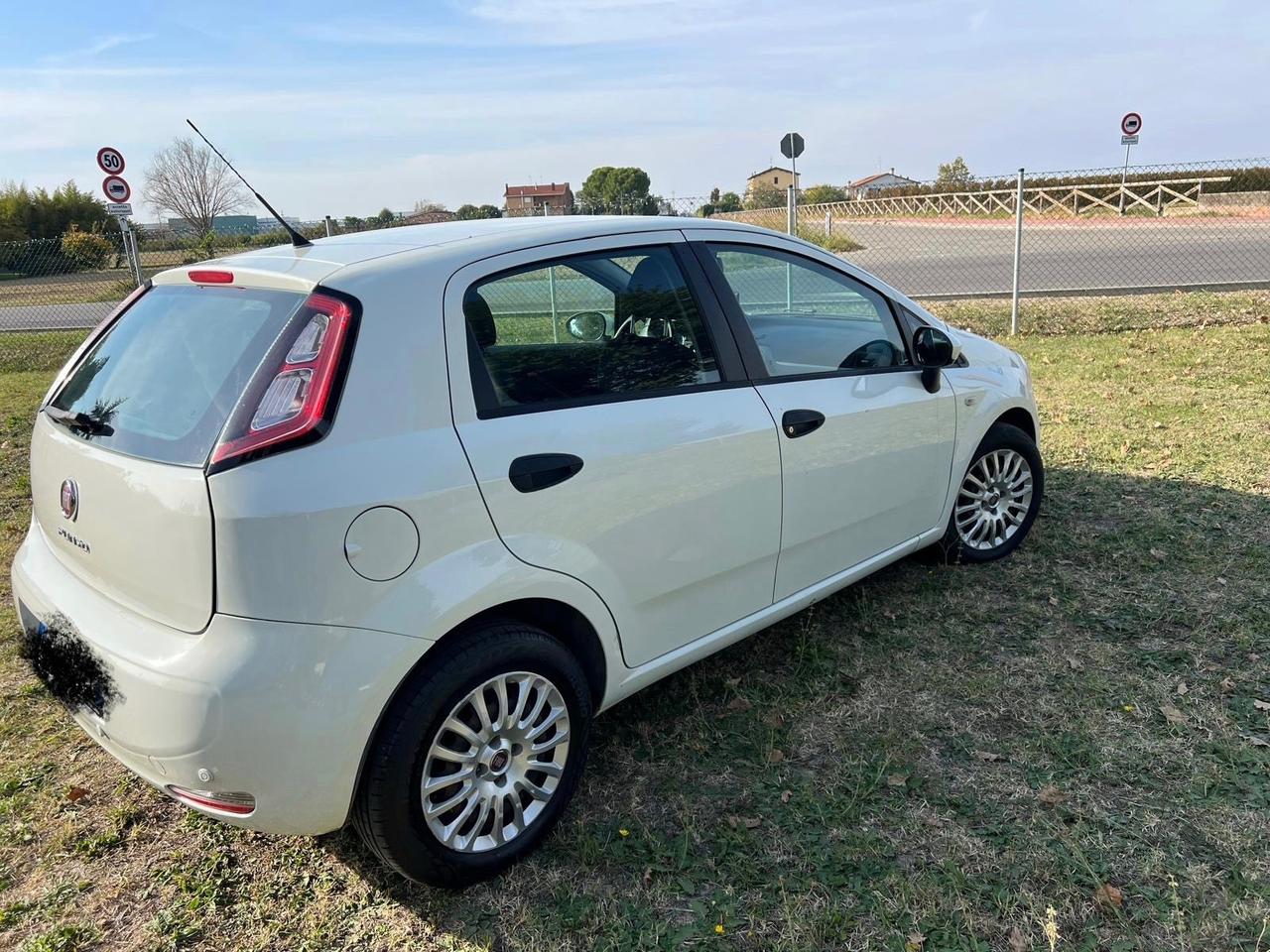 Fiat Punto 1.3 MJT II 75 CV 5 porte Virgin Radio