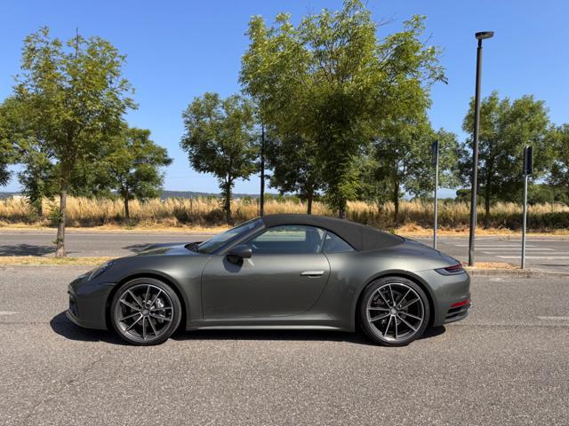 PORSCHE 992 Carrera 4 Cabriolet AVENTURINE MET.