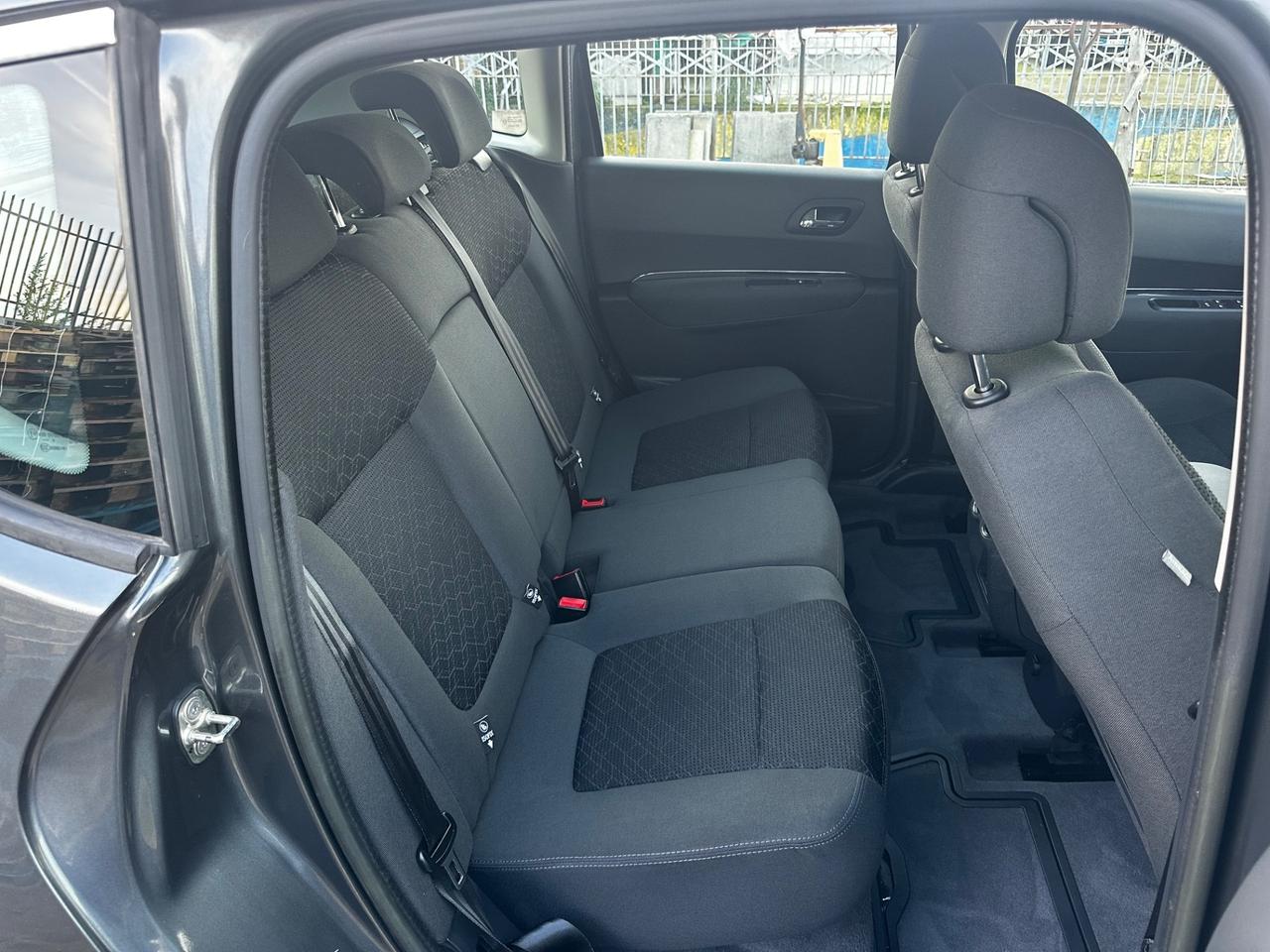 Peugeot 3008 1.6 HDi 115CV Business MY 2014