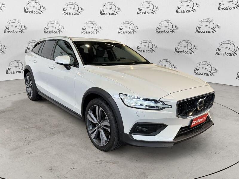 Volvo V60 Cross Country B4 D AWD autom. ULTIMATE