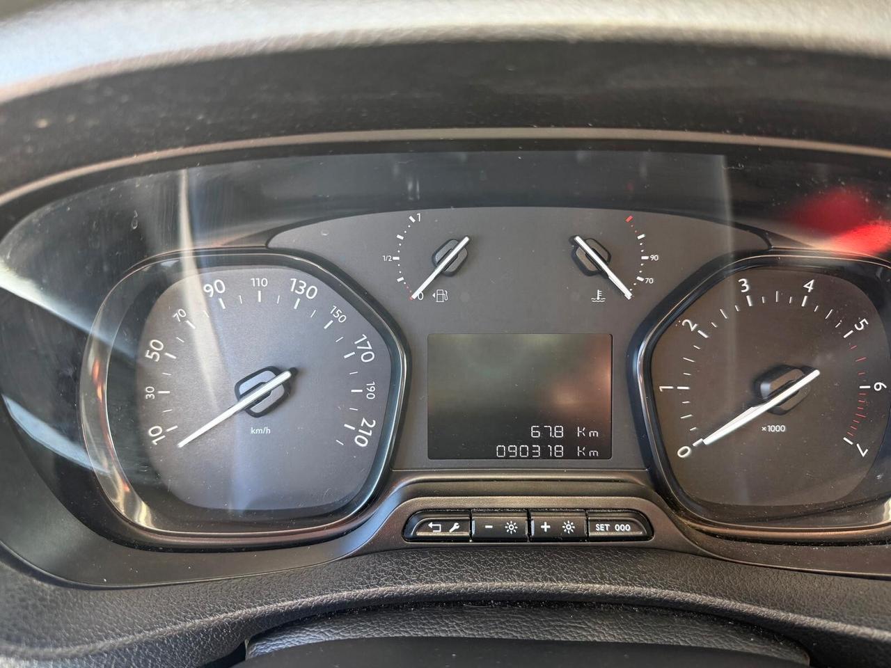 Peugeot Traveller BlueHDi 120 S&S Compact Active