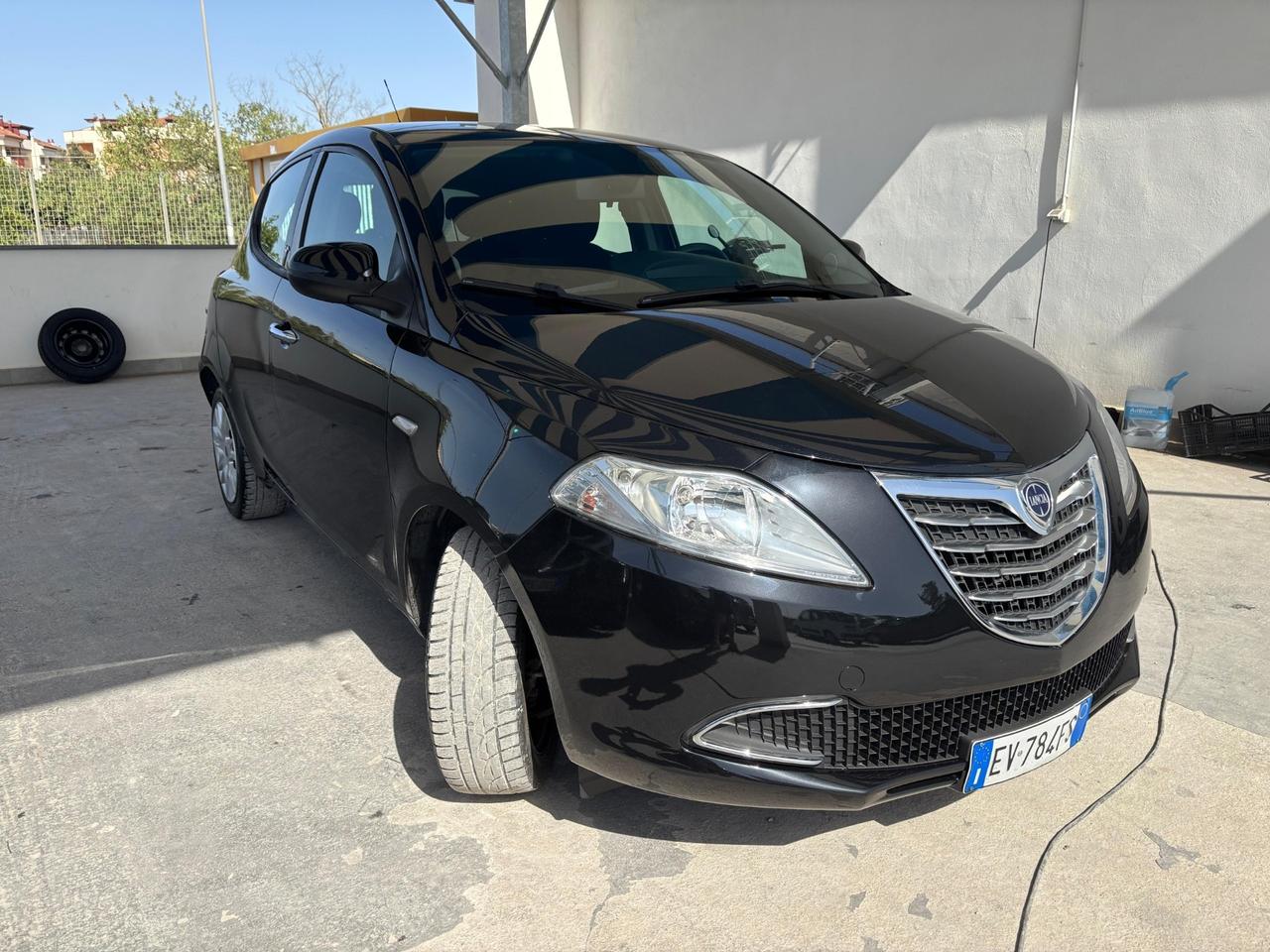 Lancia Ypsilon 1.2 69 CV 5 porte S&S Silver