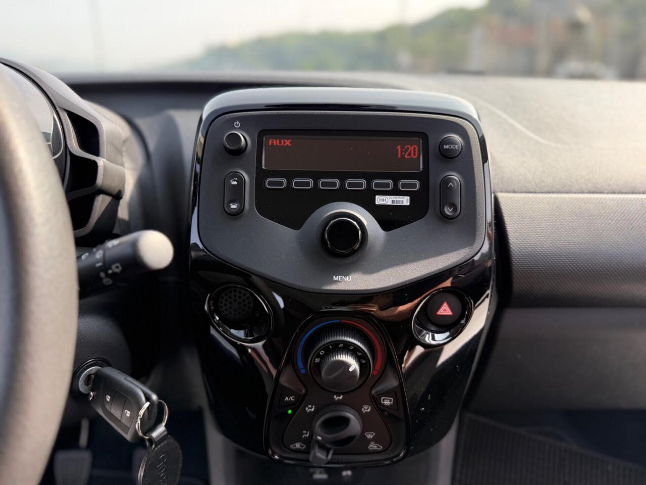 Citroen C1 VTi 72 CV 5 porte pari al nuovo km 0