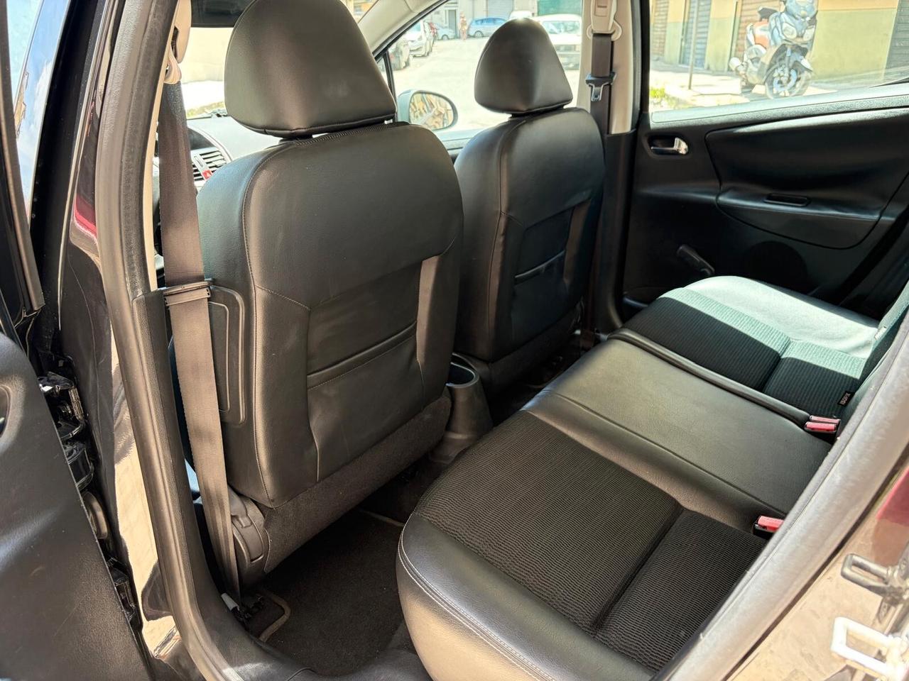 Peugeot 207 1.6 HDI 90CV 12 MESI DI GARANZIA