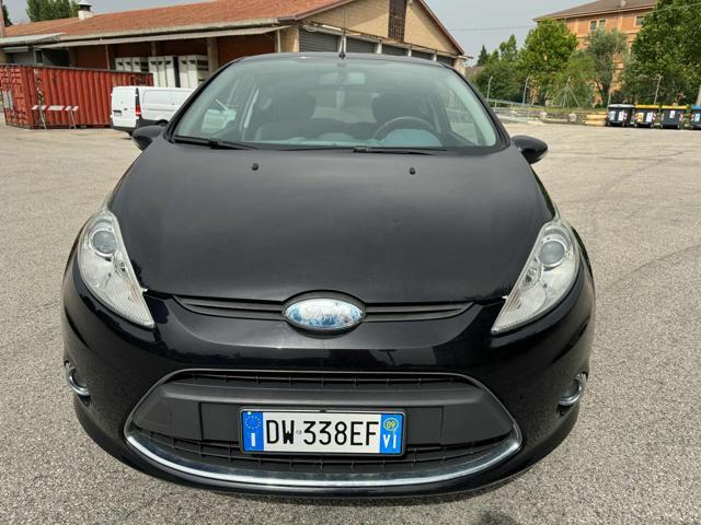 FORD Fiesta + 1.4 TDCi 68CV neopatentati come foto