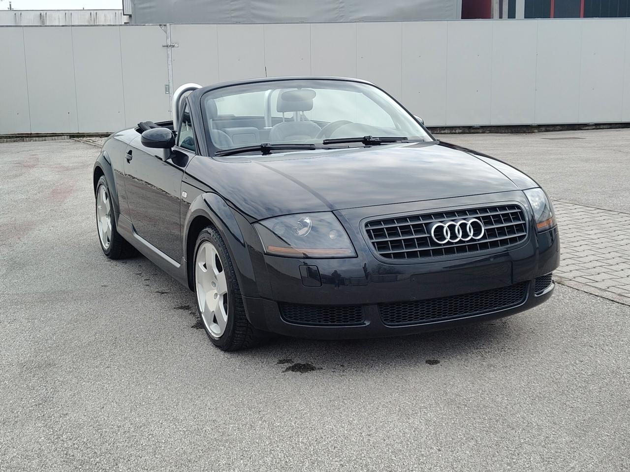 Audi TT Cabrio book service perfetta