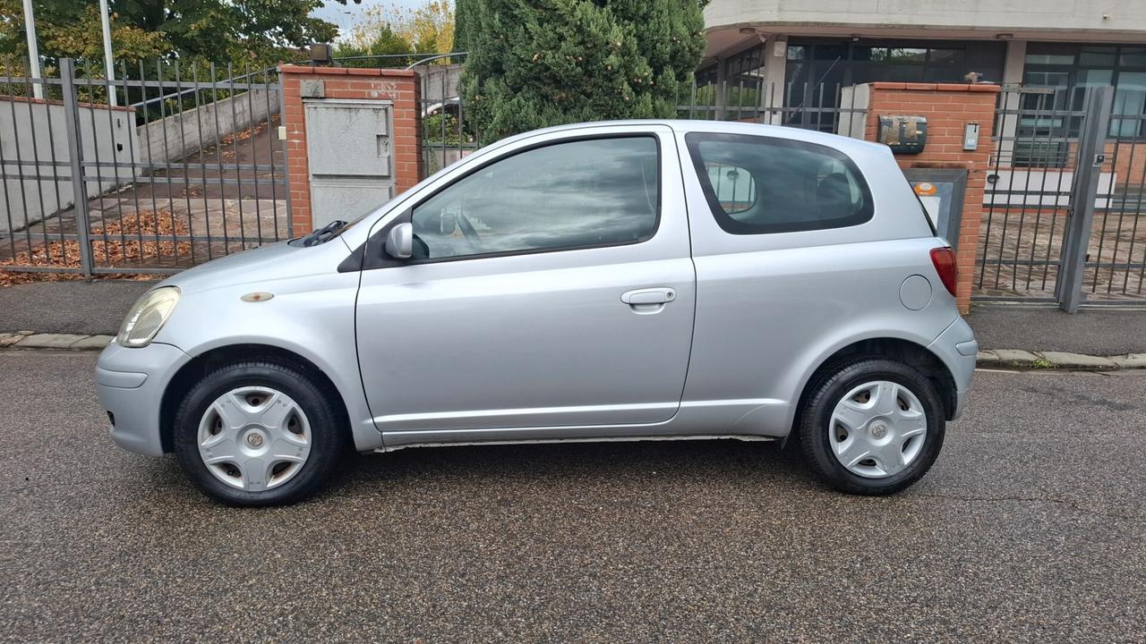 Toyota Yaris 1.0i 16V cat 3 porte Sol