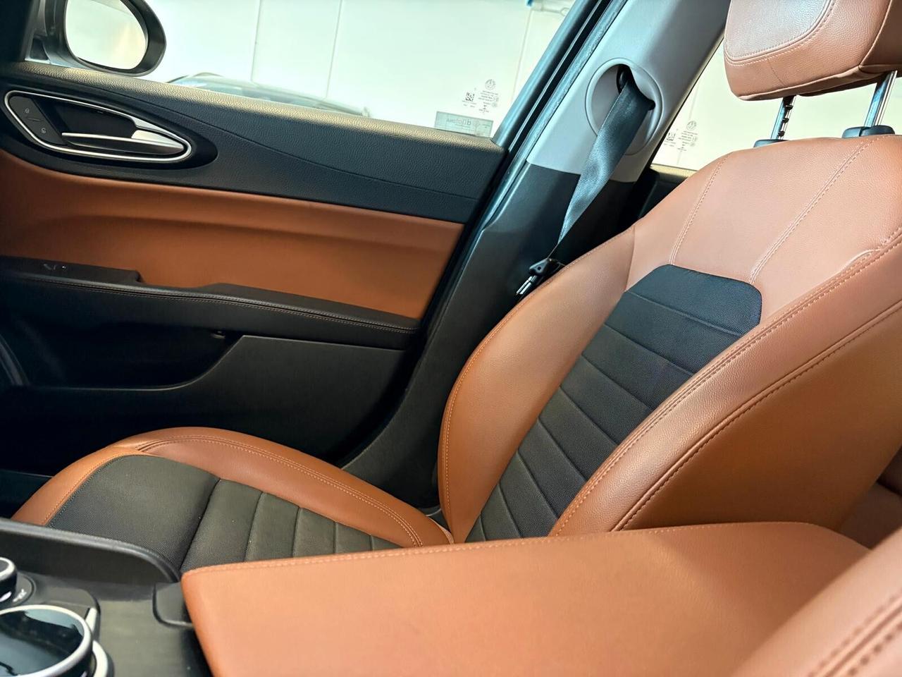 Alfa Romeo Giulia SUPER 2.2 Turbodiesel 180 CV 6mt UNICO PR.