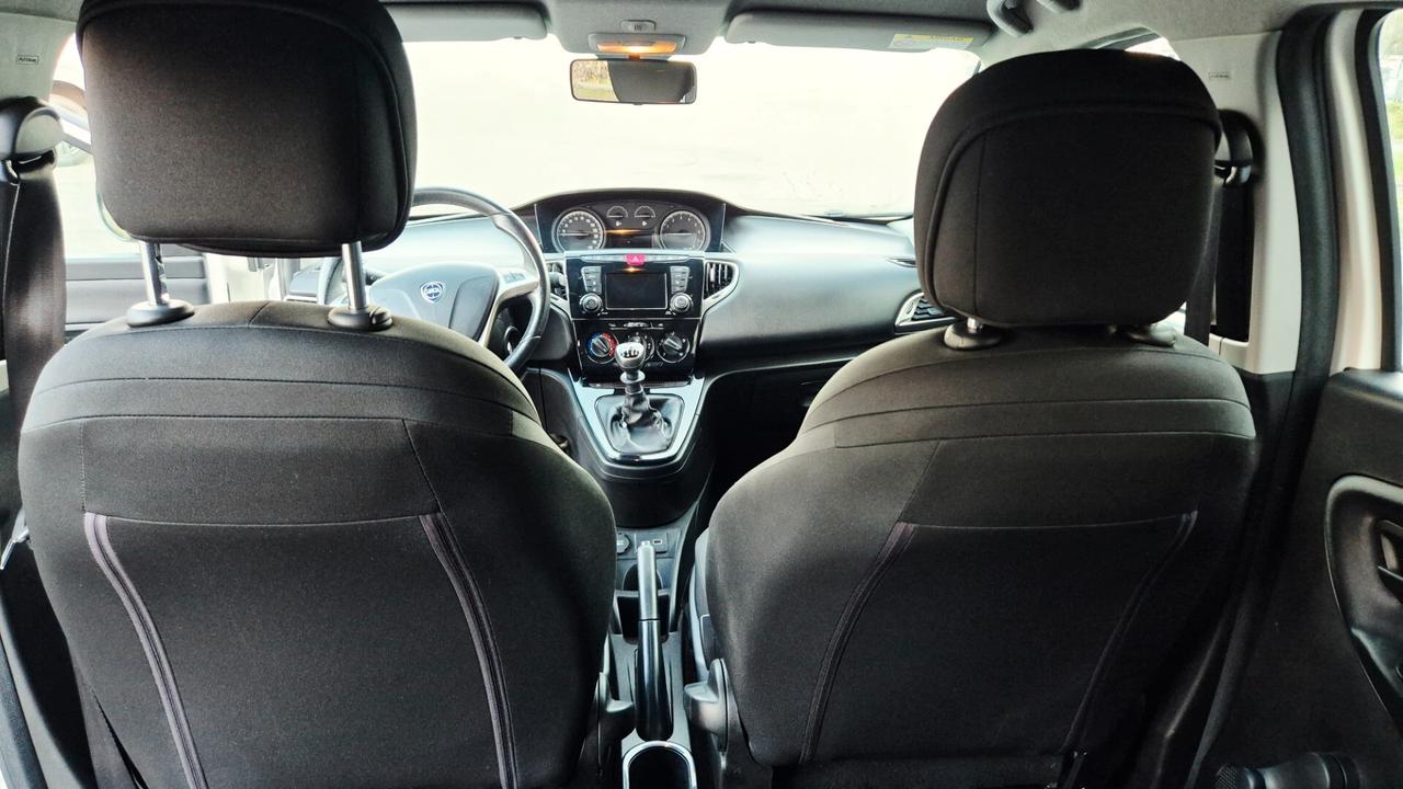 Lancia Ypsilon 1.0 FireFly 5 porte S&S Hybrid Ecochic Gold