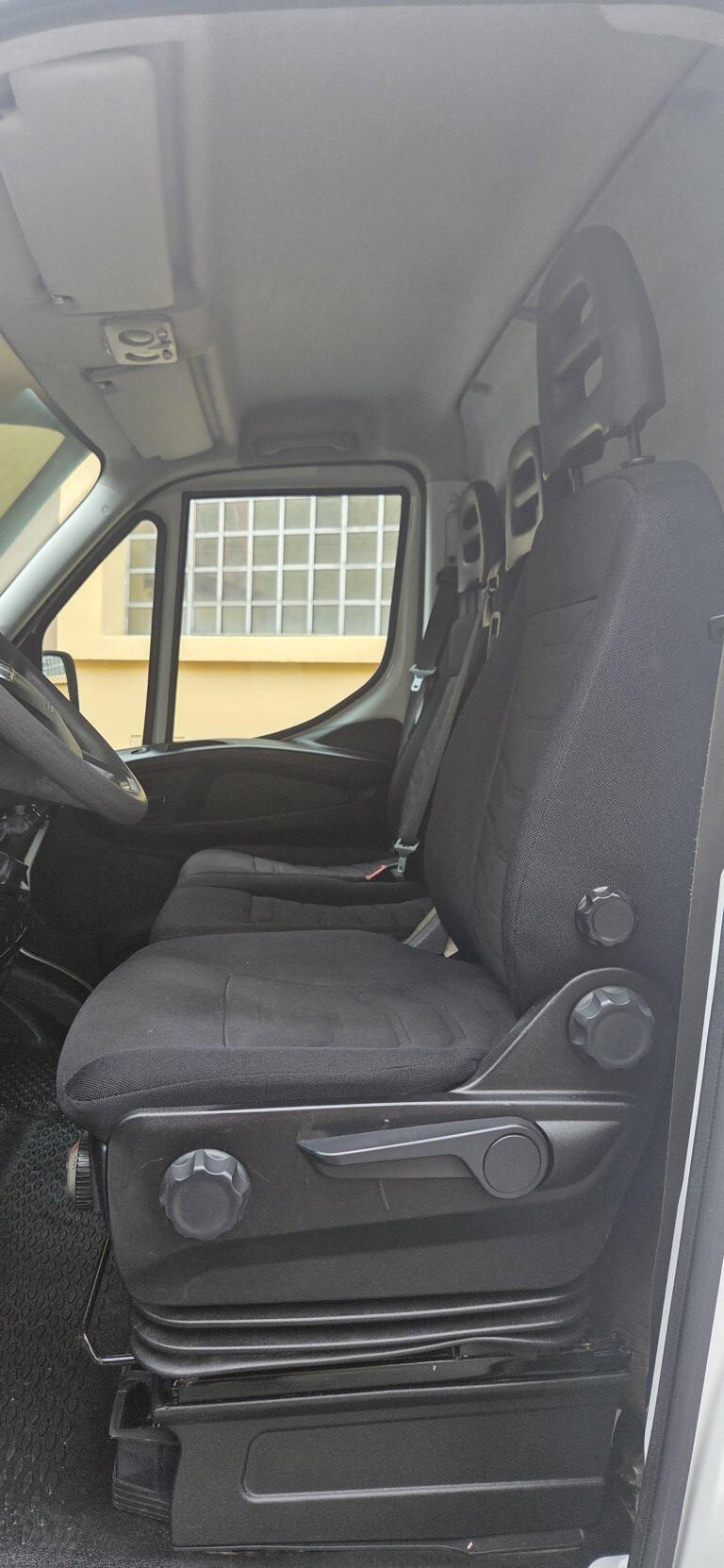 IVECO DAILY 35S15 2.3 JTD 146 CV - VANO DI CARICO MT. 3,20 - UNICO PROPRIETARIO!