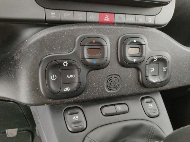 FIAT Panda 1.0 FireFly S&S Hybrid Cross Clima Autom