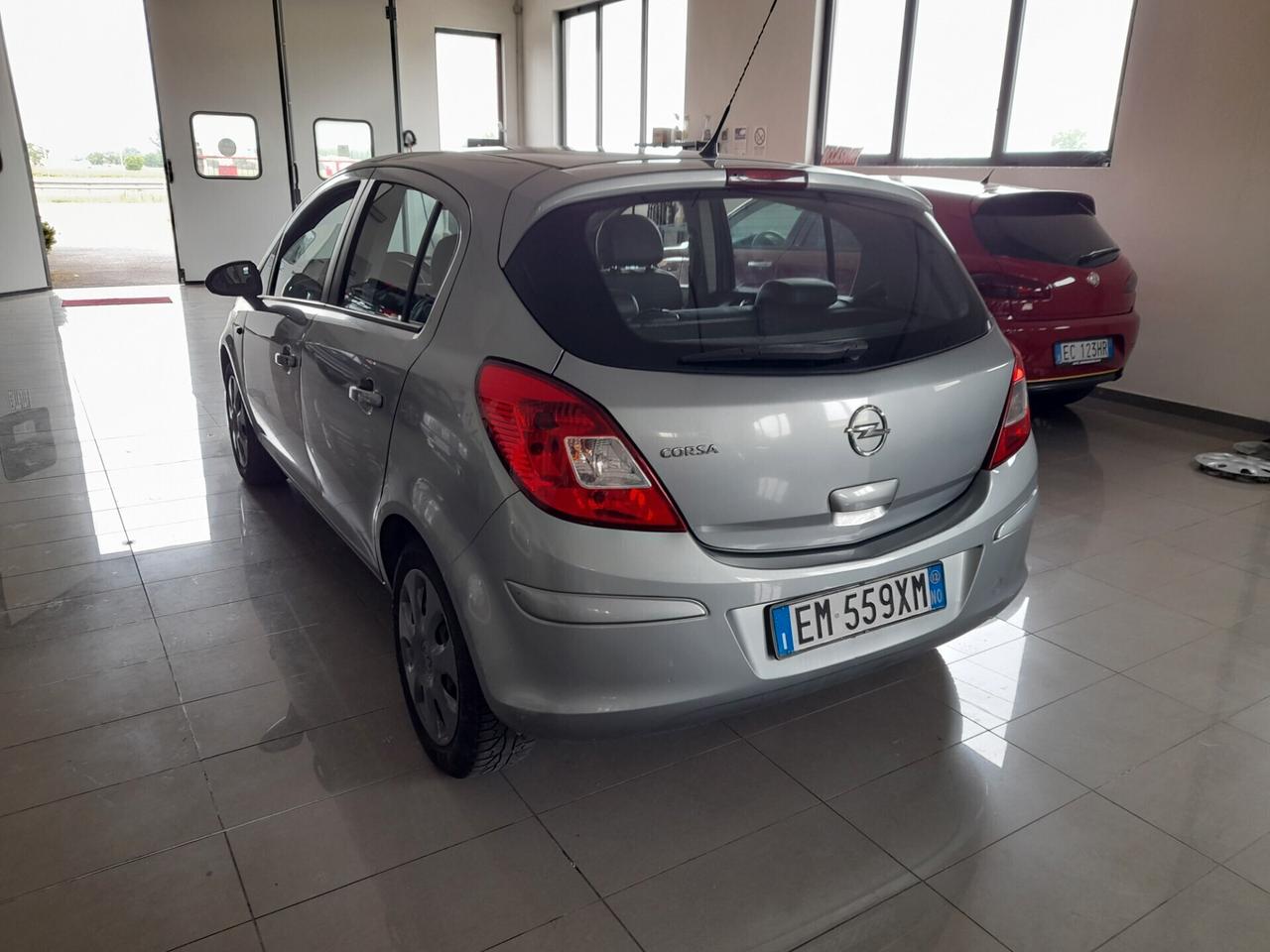 Opel Corsa 1.2 5 porte Cosmo