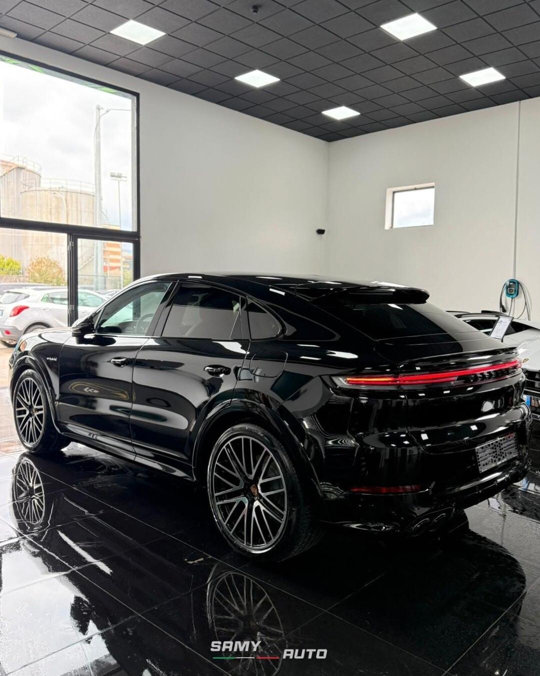 Porsche Cayenne Coupé 3.0 V6 E-Hybrid Black Edition