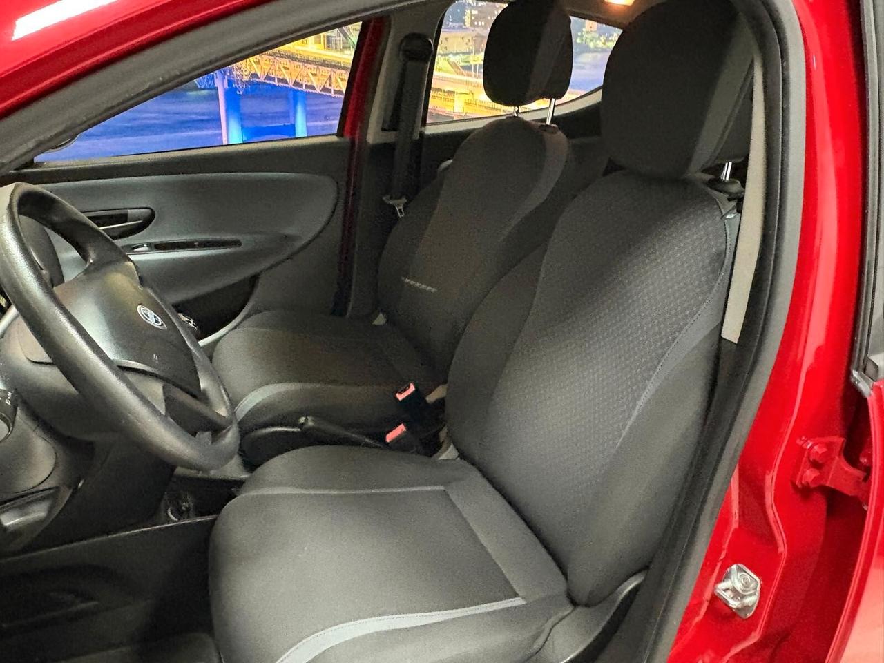 Lancia Ypsilon 1.2 69 CV 5 porte GPL Ecochic Silver