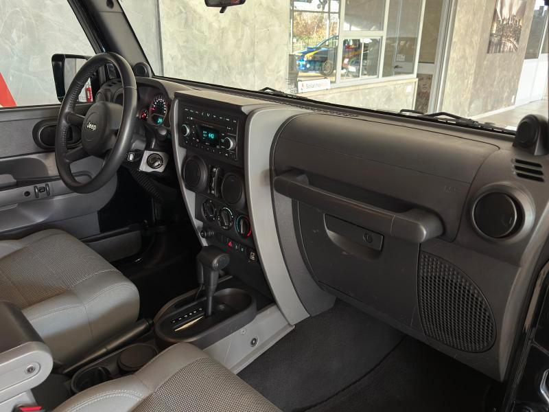 Jeep Wrangler Unlimited 3.8L Sahara auto