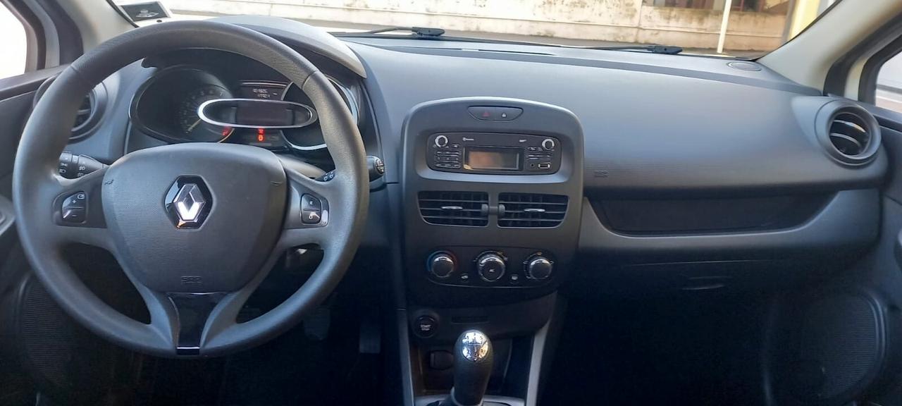 Renault Clio Benzina cc. 1.200 5 Porte 5 Posti Utilizzabile anche per i Neopatentati.