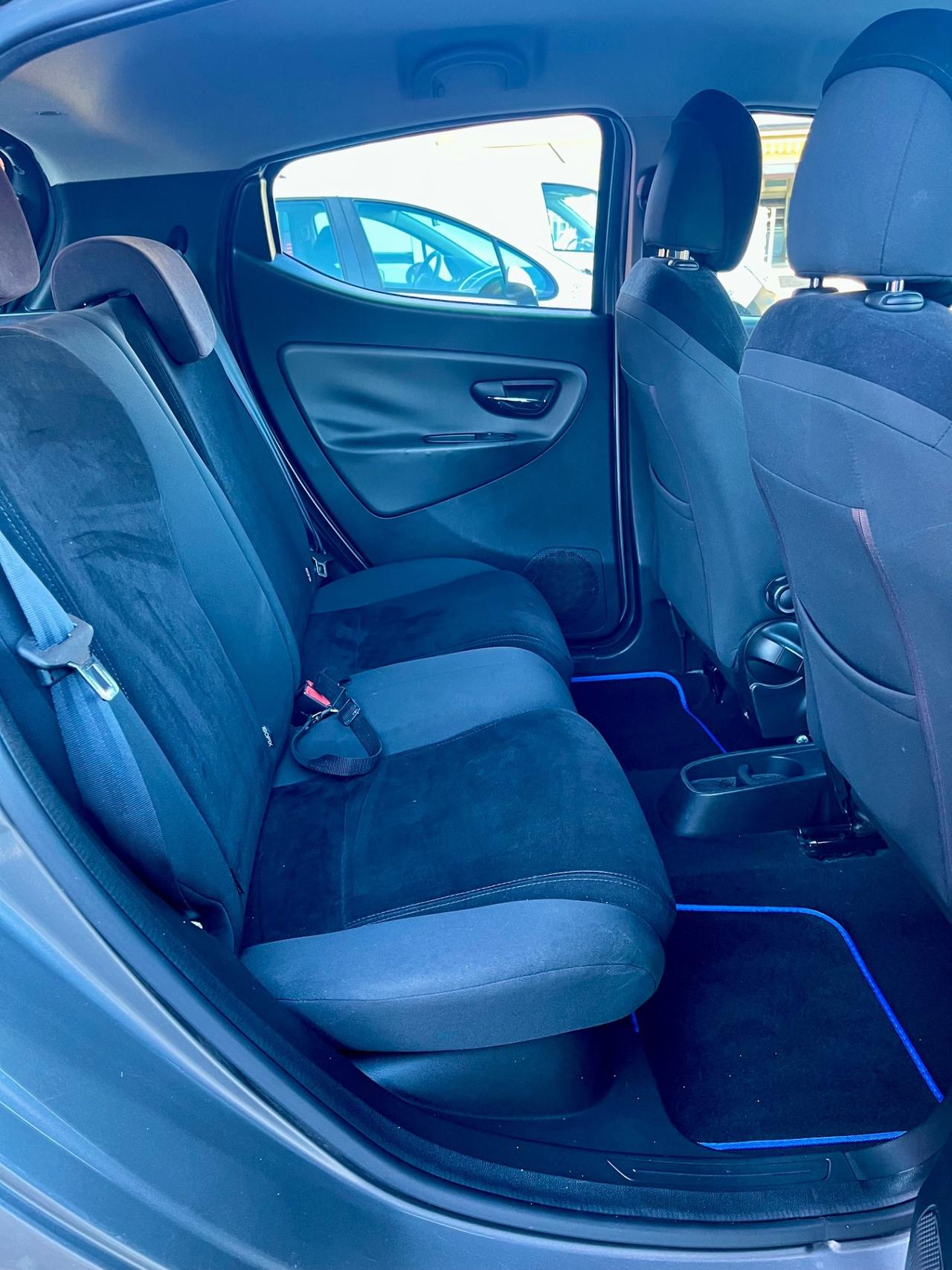 Lancia Ypsilon 0.9 TwinAir 85 CV 5 porte