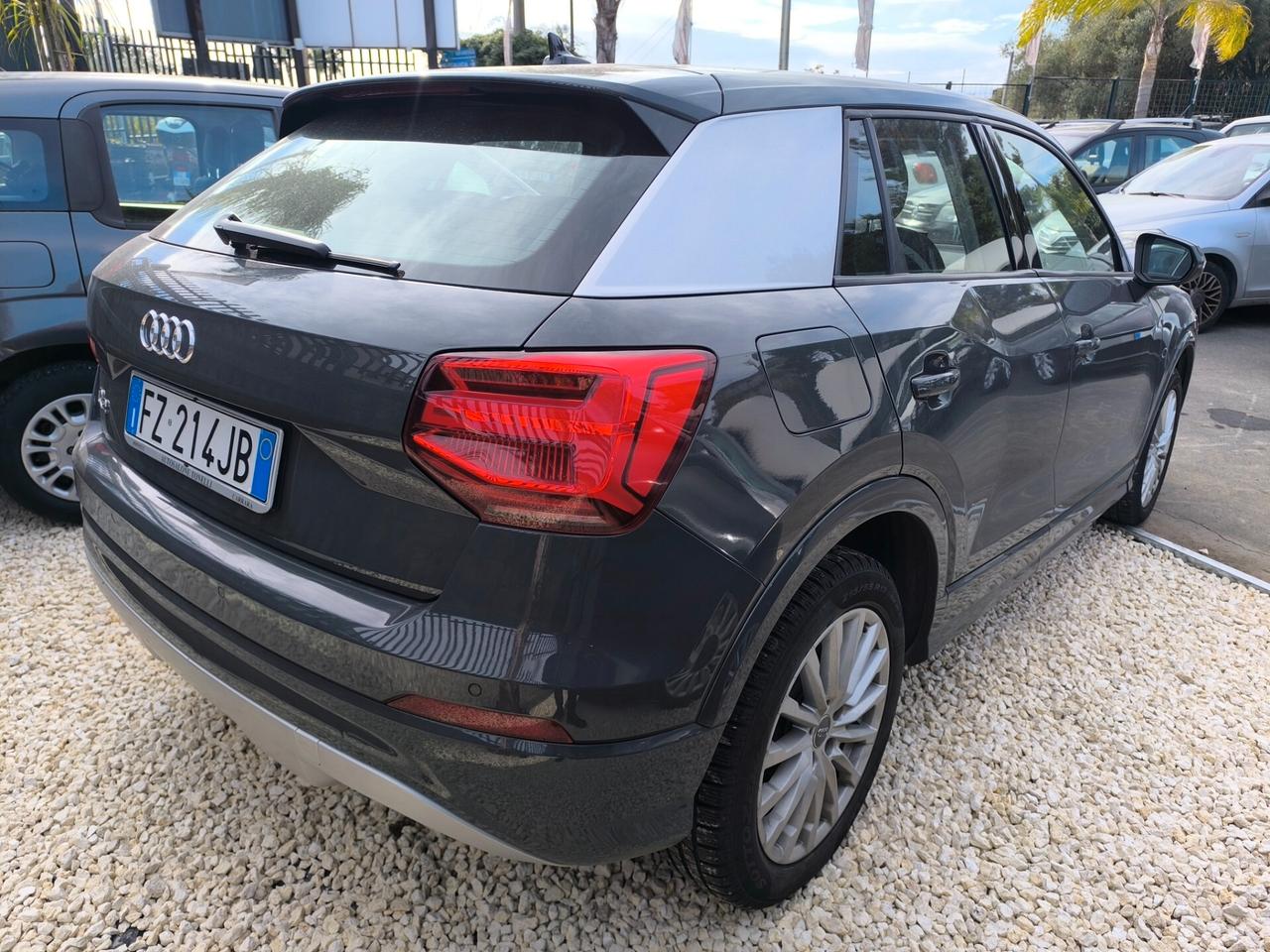 Audi Q2 30 TDI S tronic Identity Black