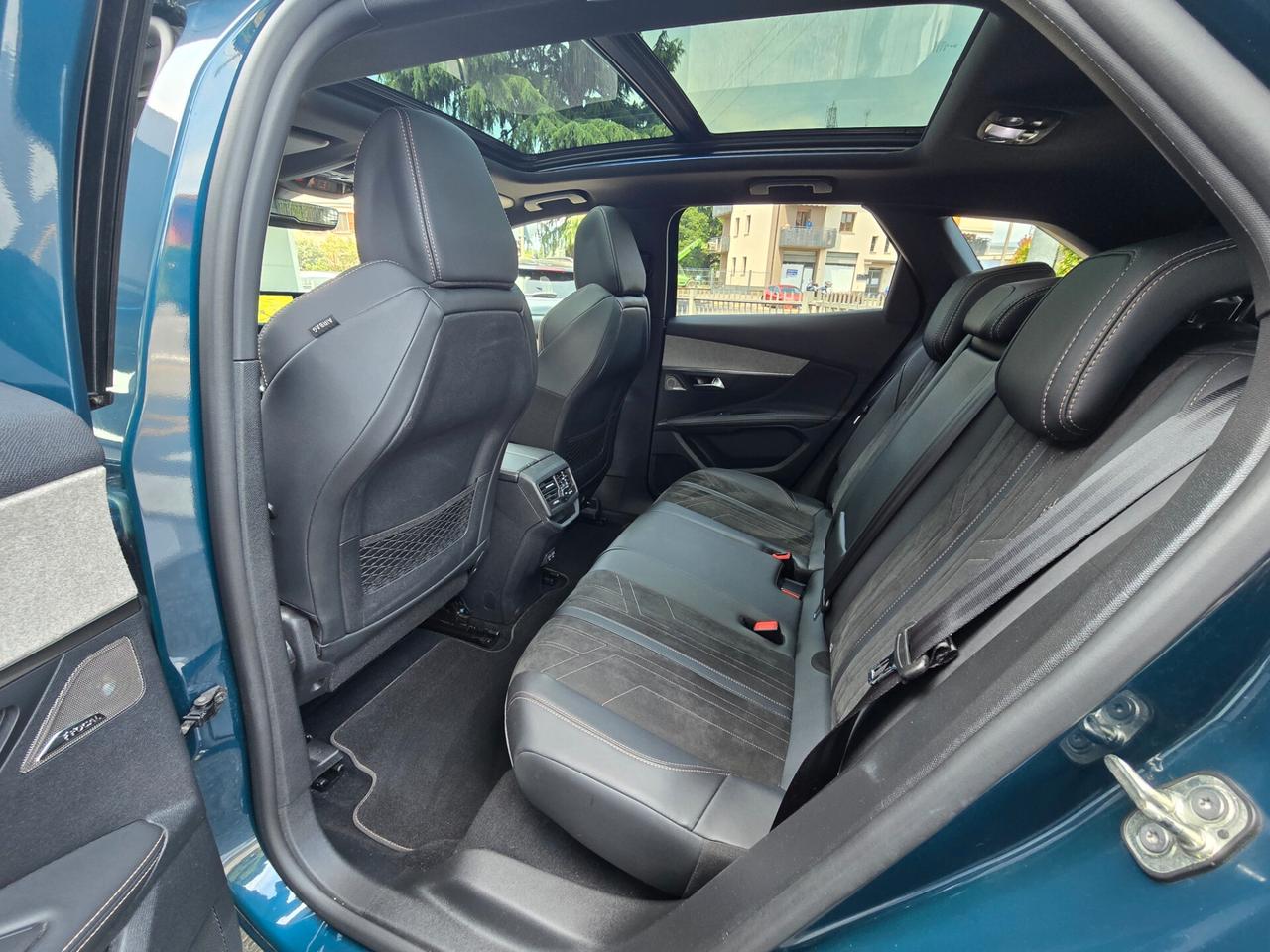 Peugeot 3008 1.5 Bluehdi 130cv GT-Pack EAT8 / 19"+CAMERA 360