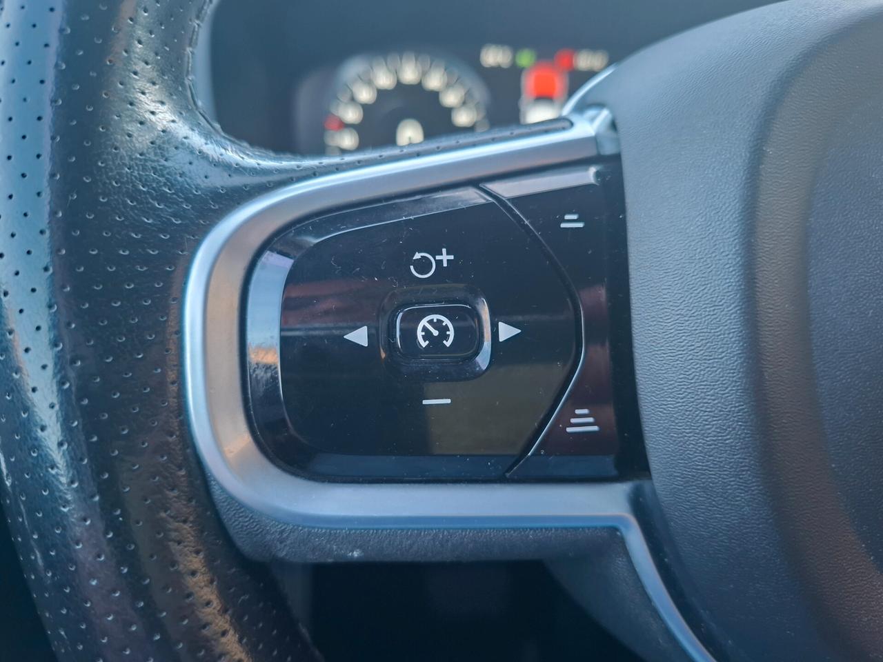 Volvo XC 90 XC90 D5 AWD Geartronic 7 posti Momentum