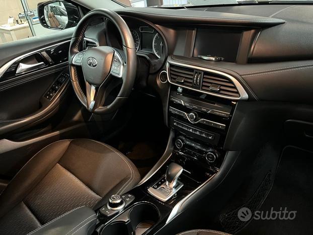 Infiniti Q30 1.5 diesel, cambio automatico, EURO 6