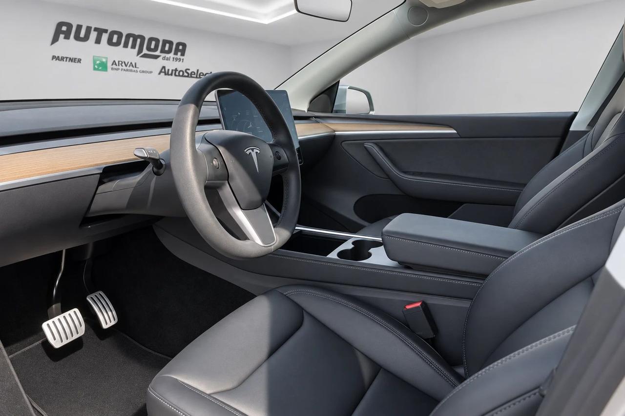 Tesla Model Y Performance Dual Motor 4WD