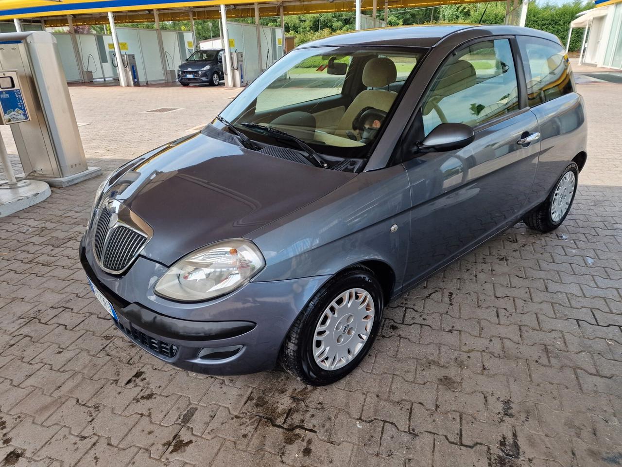Lancia Ypsilon 1.2 16V Platino