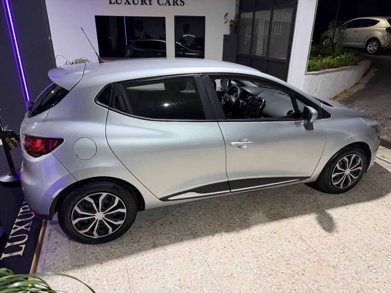 Renault Clio 1.2 75CV 5 porte Neopatentati