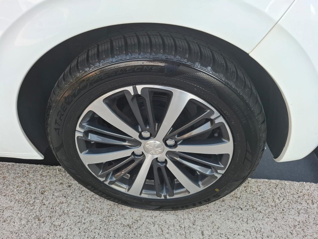 PEUGEOT 208 1.2 BENZINA/GPL 68 CV ALLURE