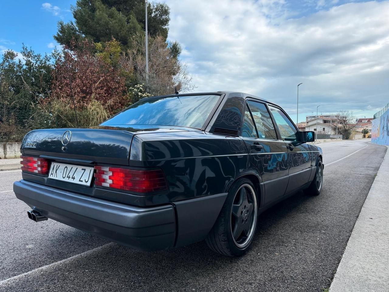 Mercedes-benz 190 2.0 E german style