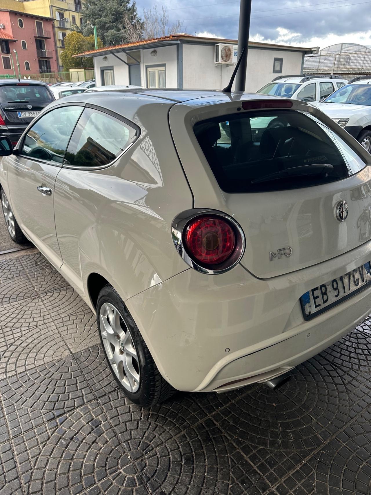 Alfa Romeo MiTo 1.6 JTDm 16V Distinctive Sport Pack