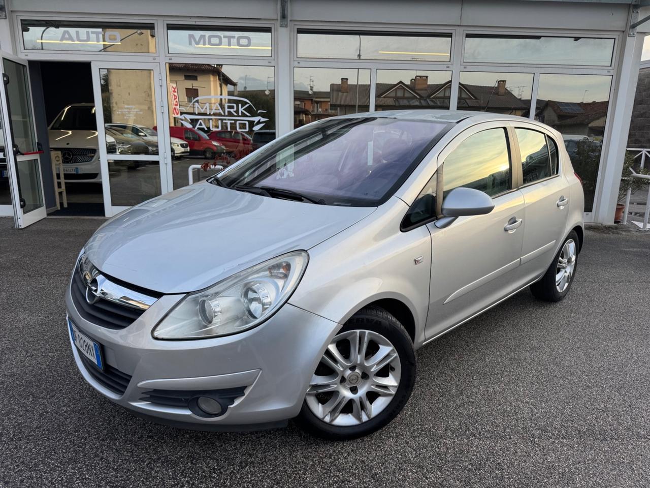 Opel Corsa 1.4 16V 5 porte Cosmo