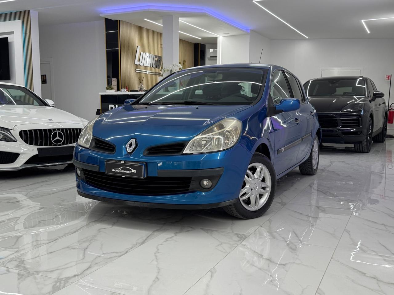 Renault Clio 1.2 16V Luxe-Full Optional