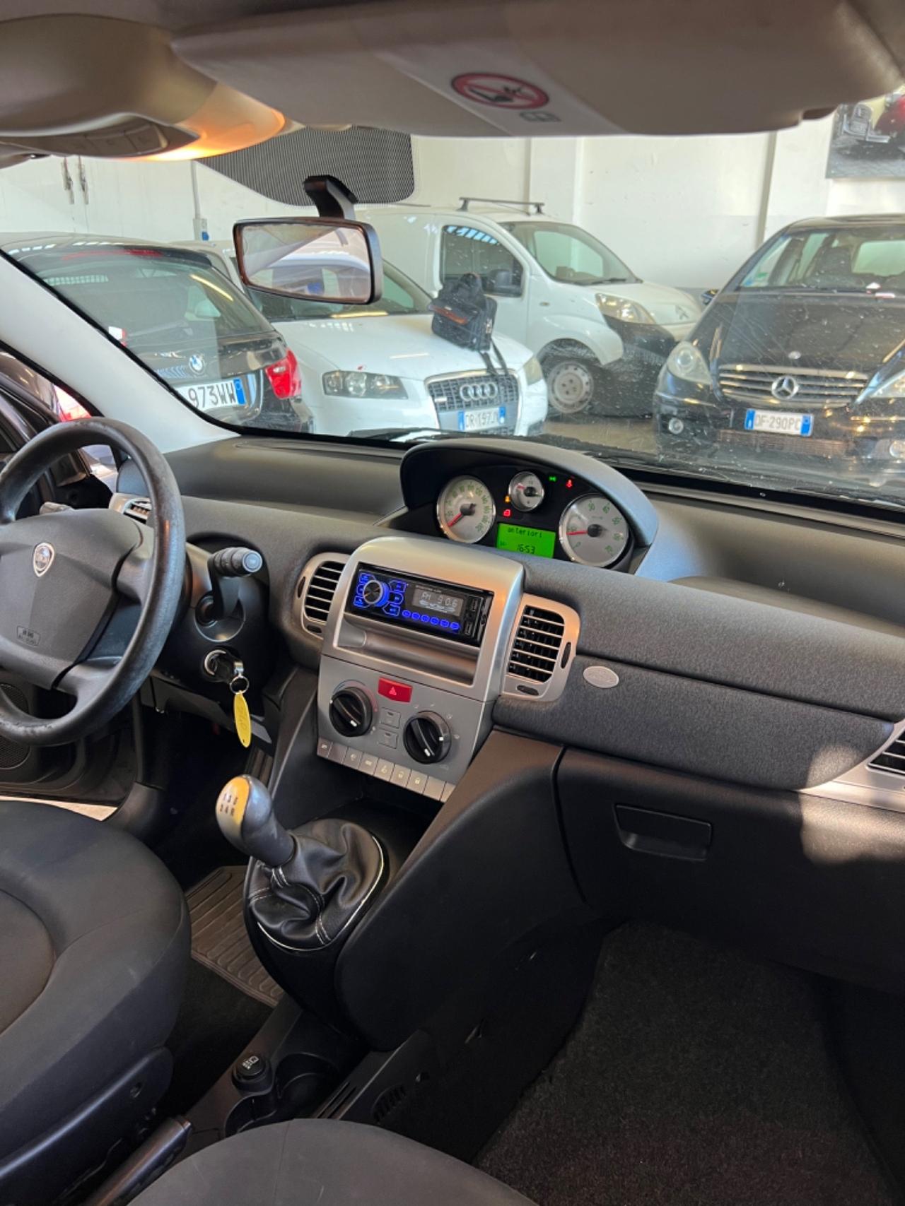 Lancia Ypsilon 1.3 MJT 75 CV Diva