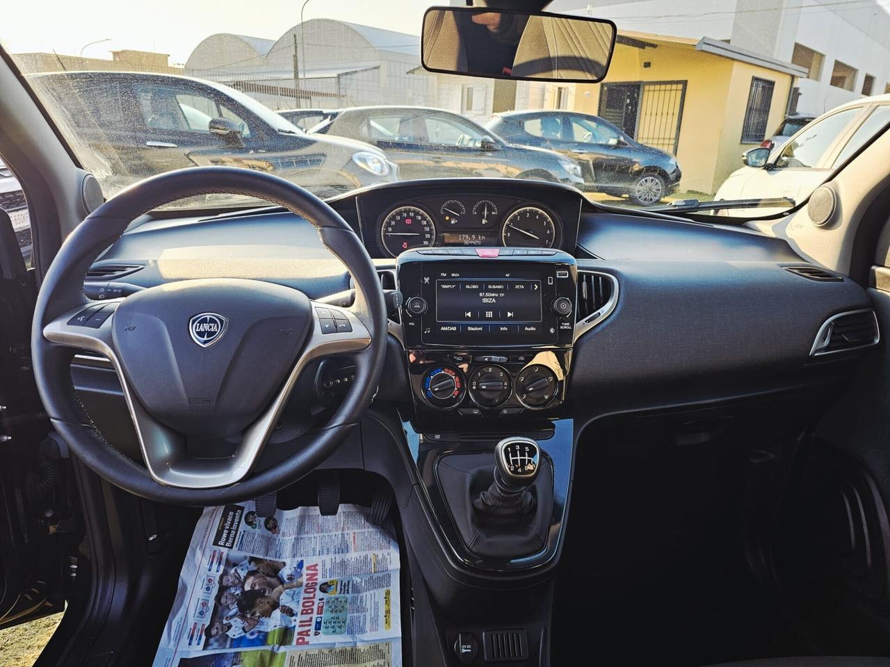 Lancia Ypsilon 1.0 FireFly 5 porte S&S Hybrid Gold Plus